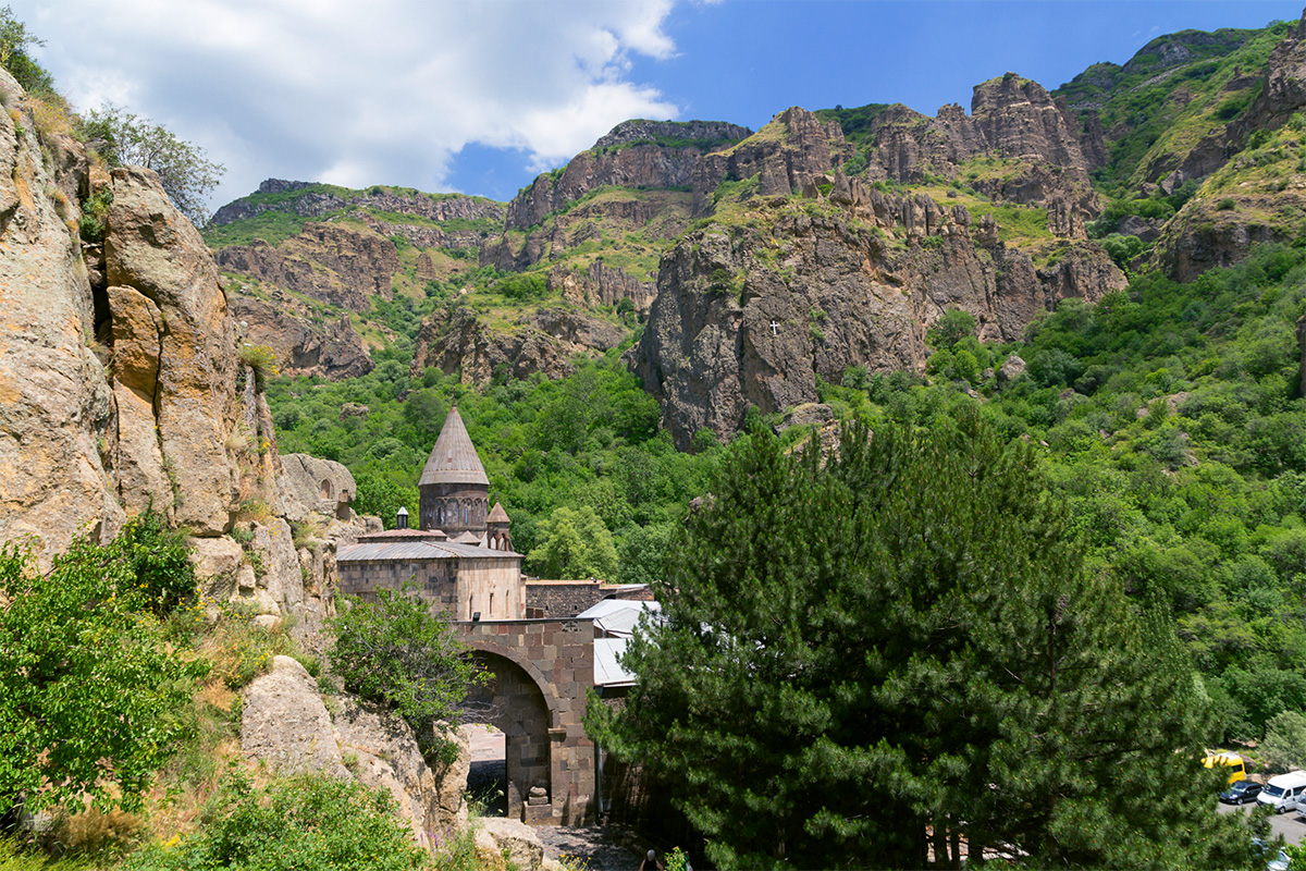 วิหารเกกฮาร์ด Geghard Monastery อาร์เมเนีย Armenia